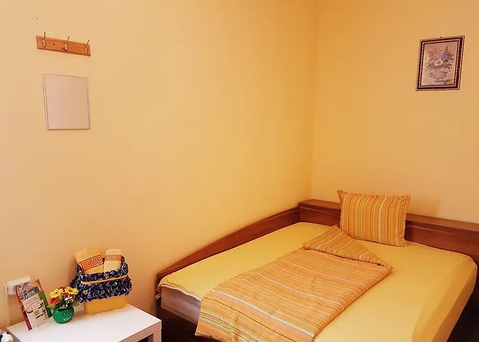 ライク ホーム ゲスト ルームズ *